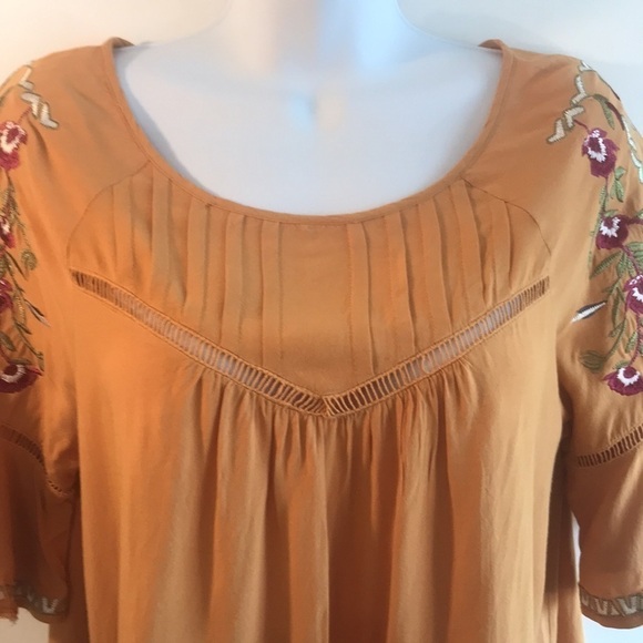 Beautiful Fall Embroidered Top - Picture 4 of 13